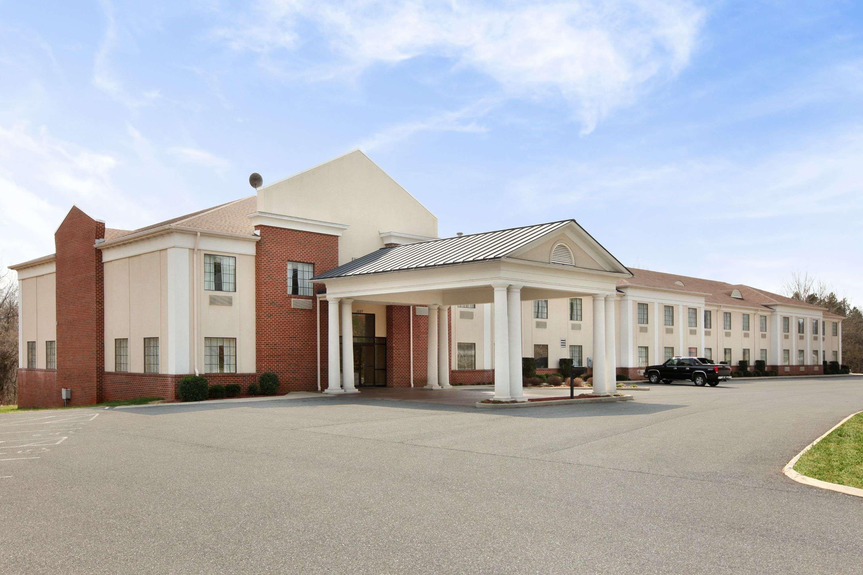 Days Inn By Wyndham Alta Vista Altavista Exteriör bild